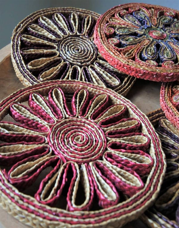 Vintage onderzetters Raffia met mooi bloempatroon