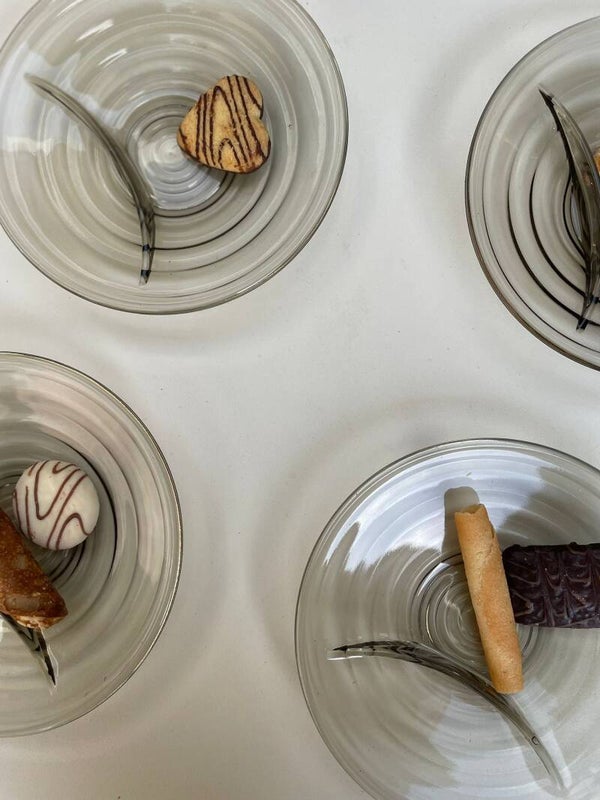 Vintage 4-delige set van grijs glazen bordjes