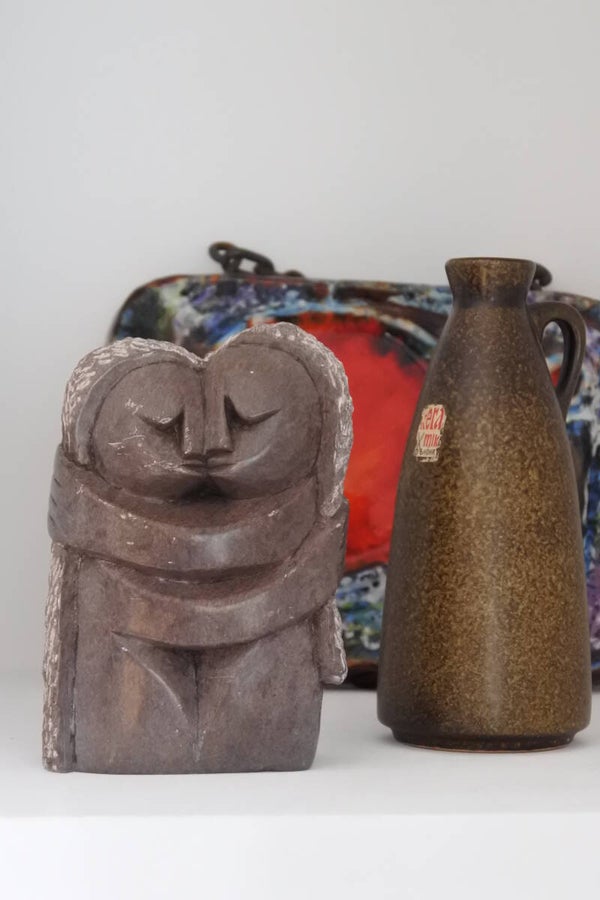 Vintage beeldje van steen 'Kusje'