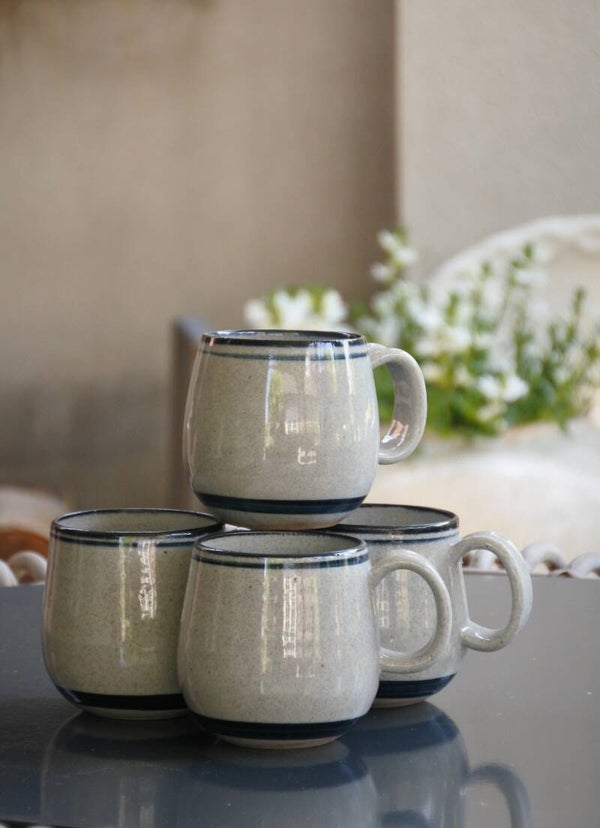 Vintage set van 4 koppen in Scandinavische stijl grijs met toffe zwarte details