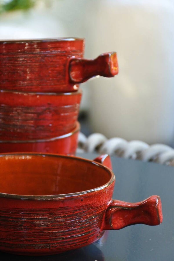 Vintage set van 4 prachtige soepkommen van rood aardewerk
