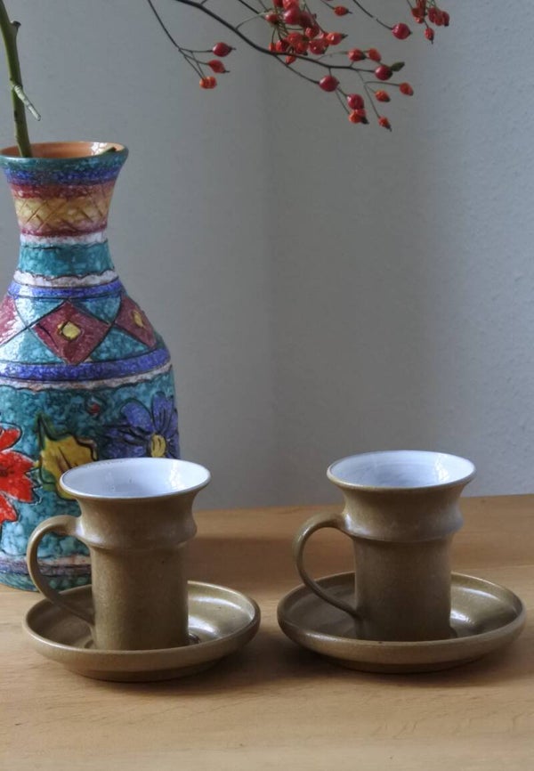 Vintage set van 2 prachtig modern gestileerde kop en schotels