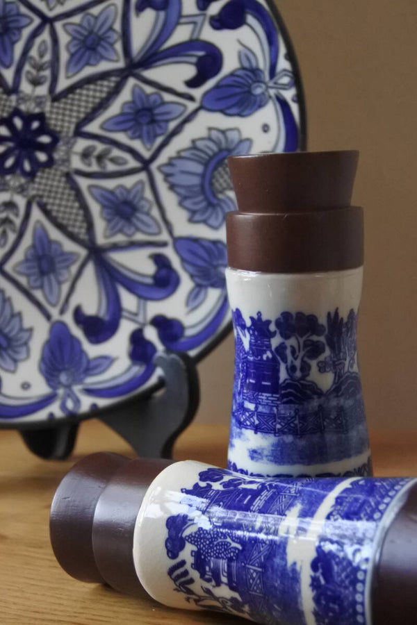 Vintage peper en zout stel teakhout en keramiek Japan Blue Willow