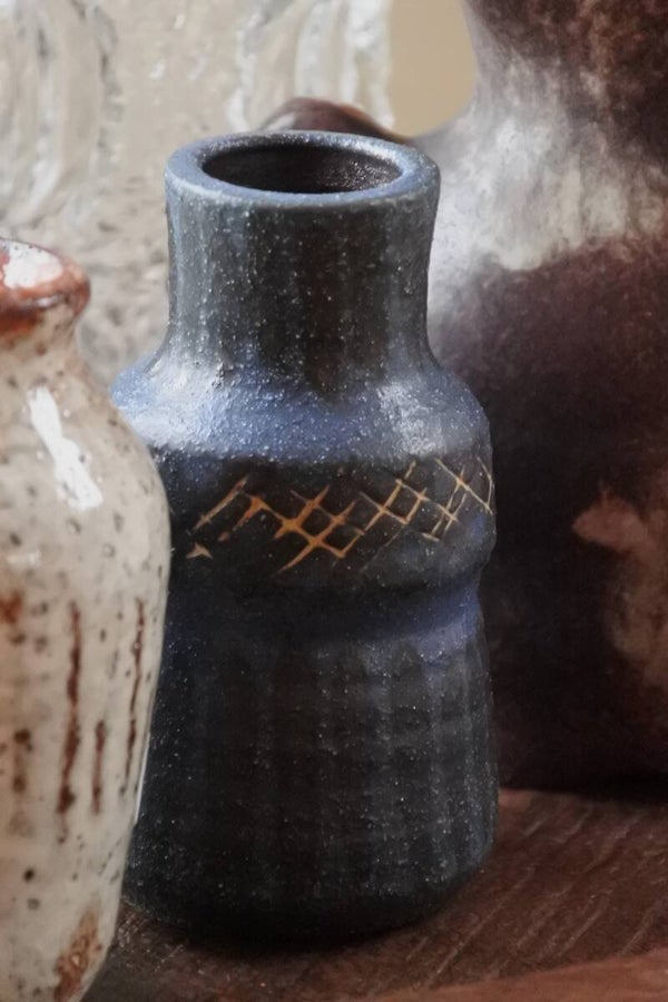 Vintage Dutch pottery vaasje van H.C. Bronkhorst