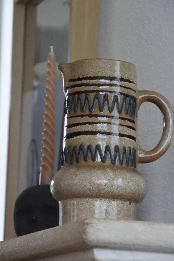 Vintage Strehla karaf vaas met oortje en prachtige details