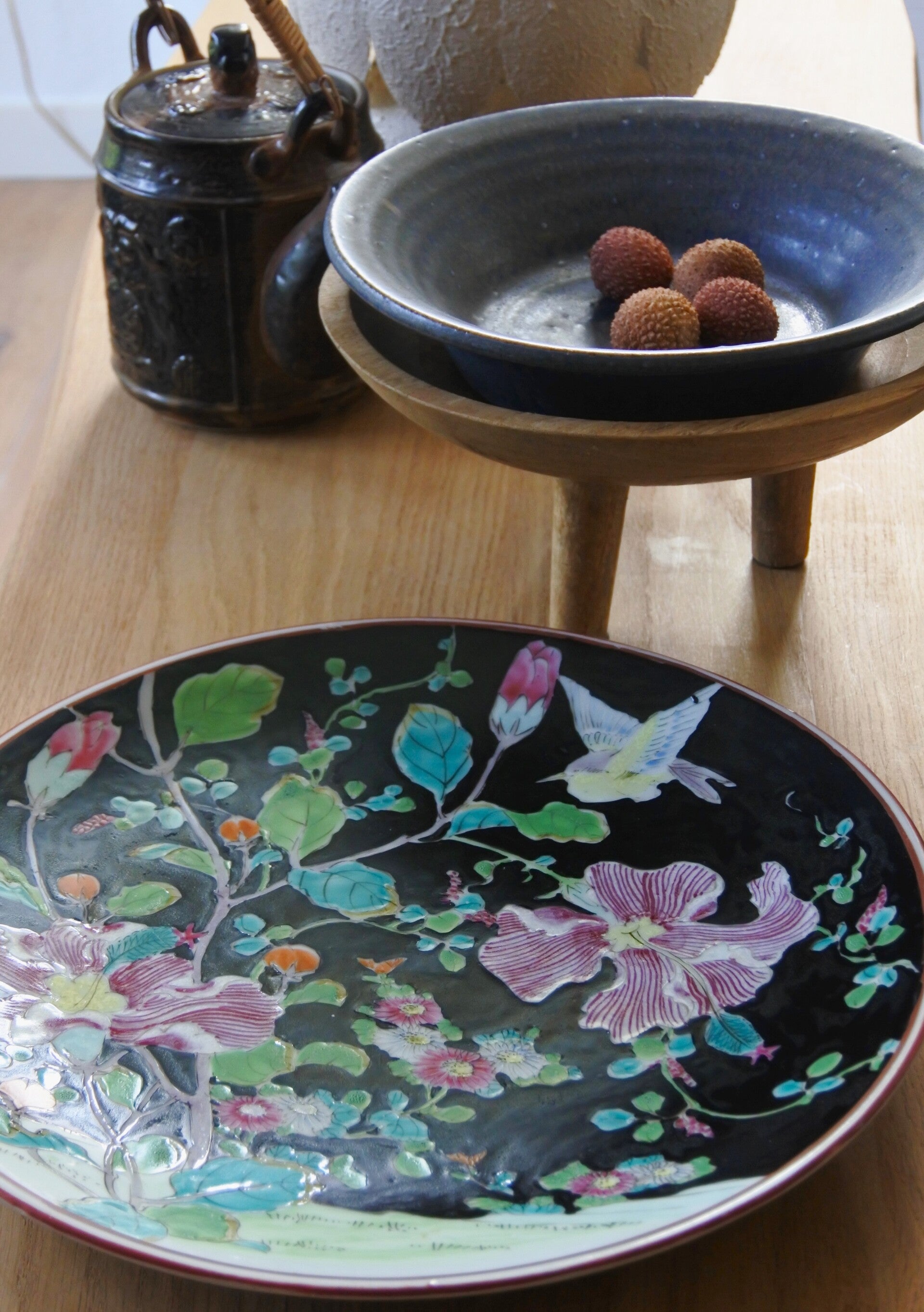 Vintage Wandbord Yamatoku Japan matzwart met paradijselijke tekening