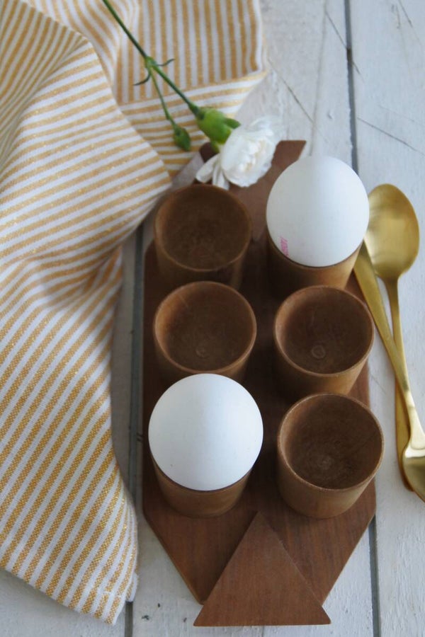 Vintage setje houten eierdoppen op houder
