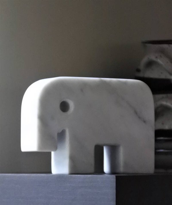 Vintage beeldje van Marmer in de vorm van een Olifant