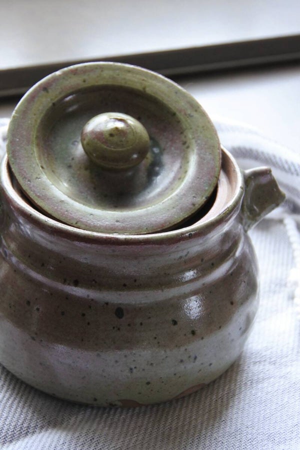 Vintage voorraadpotje -schaaltje olijfgroen met dekseltje en signatuur KH