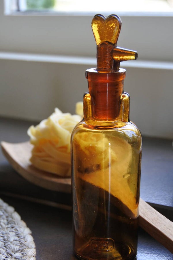 Vintage apothekerspotje met hartjes stophaan