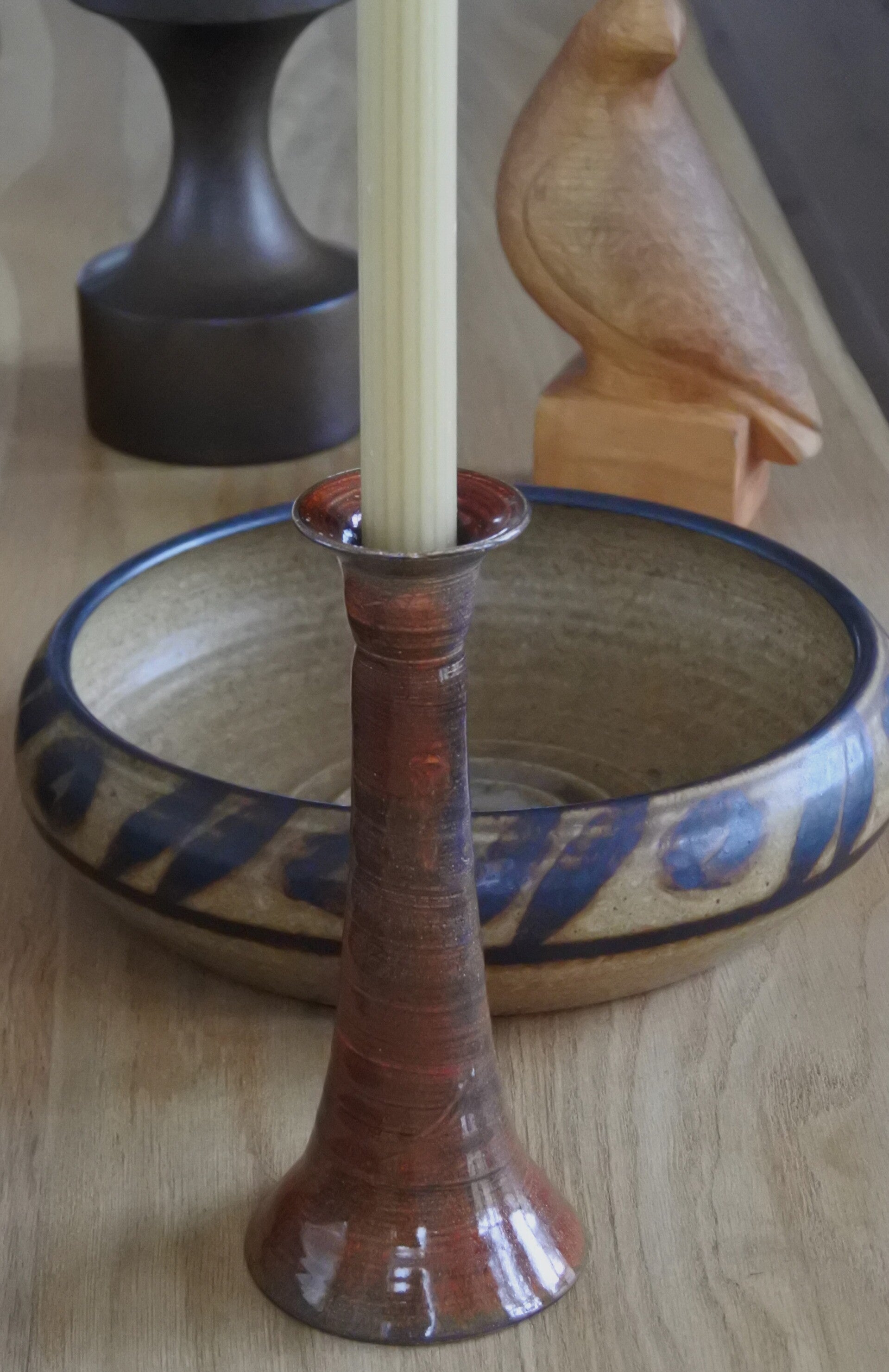 Vintage aardewerk kandelaar in prachtig kleurenpalet