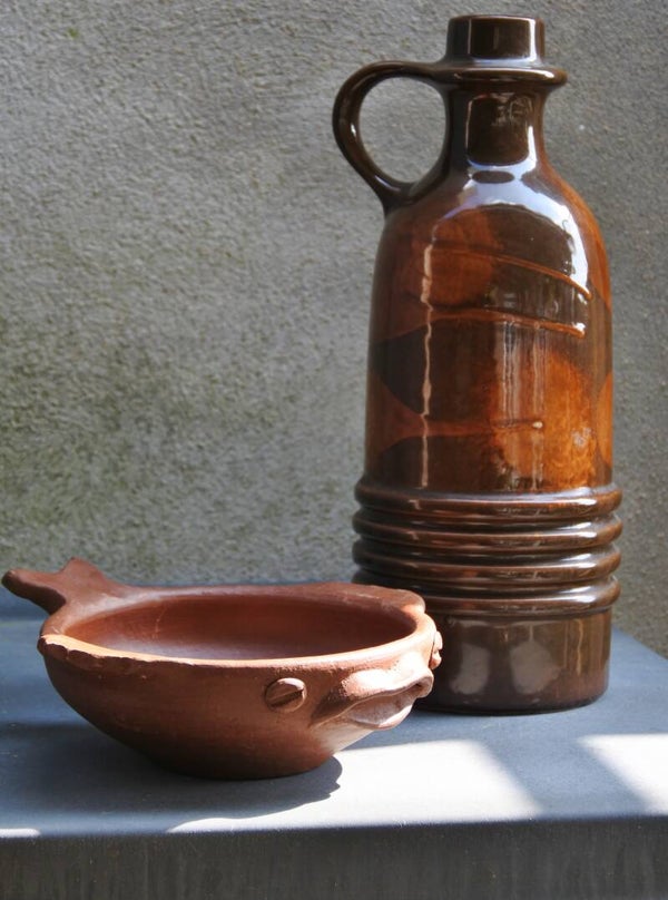 Vintage handgebakken aardewerk schaal 'looks fishy to me'