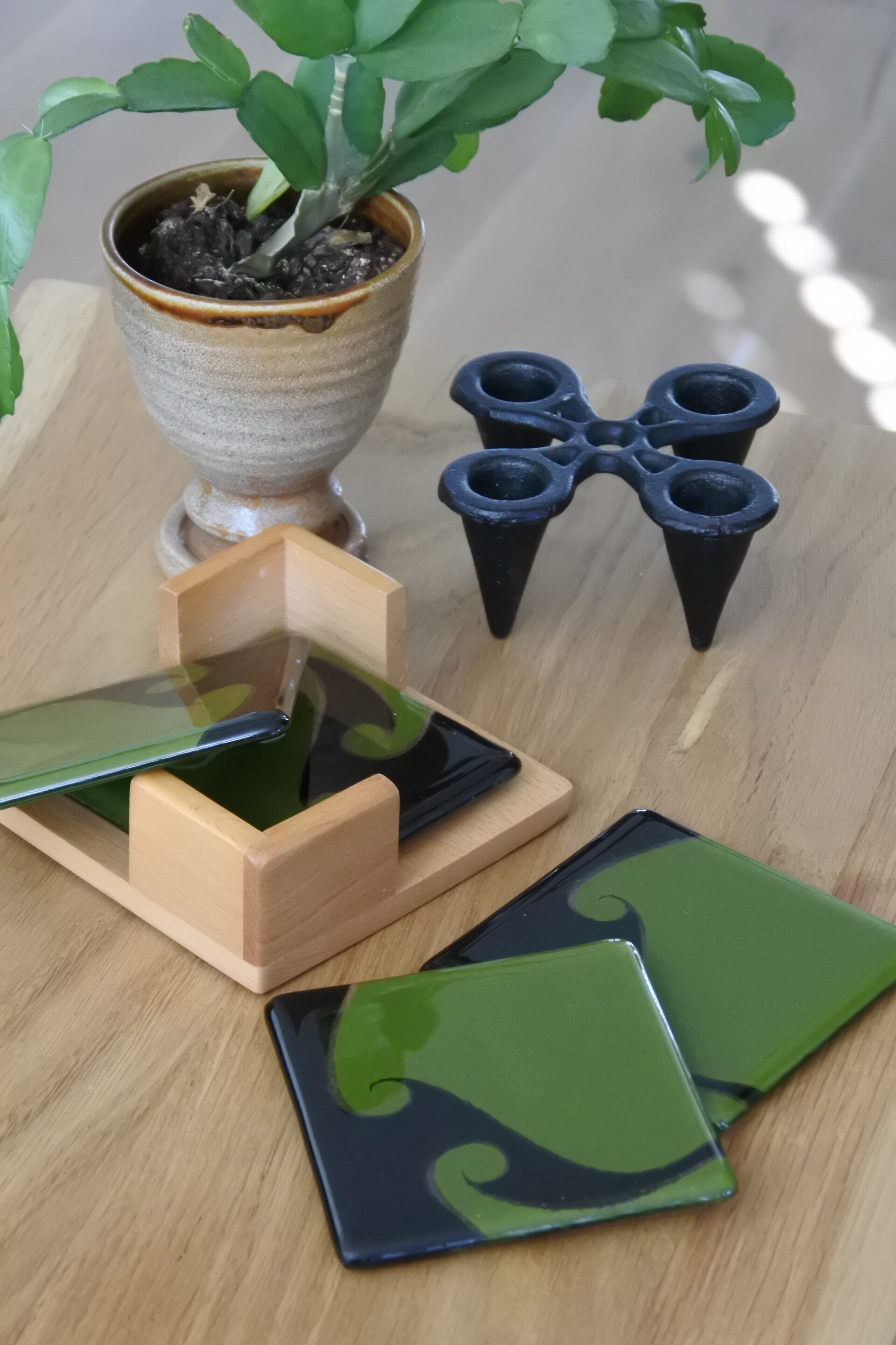 Vintage mid century modern onderzetters set in houten houder