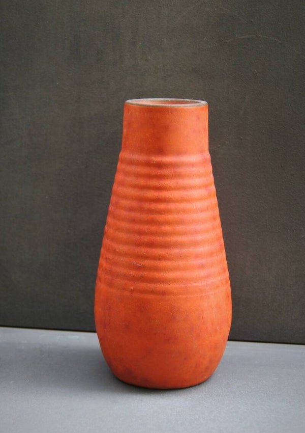 Vintage vaasje in gebrand oranje kleur