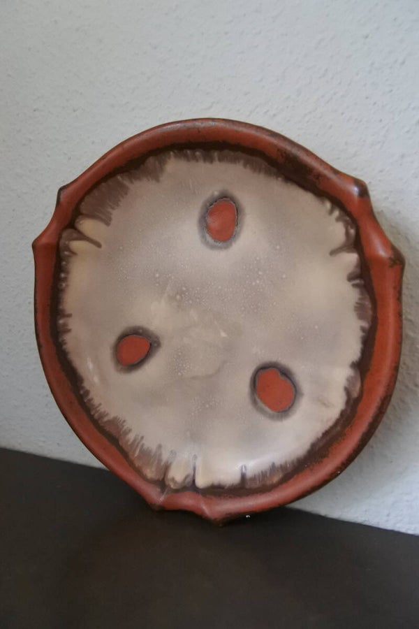 Vintage schaal in aardse tonen