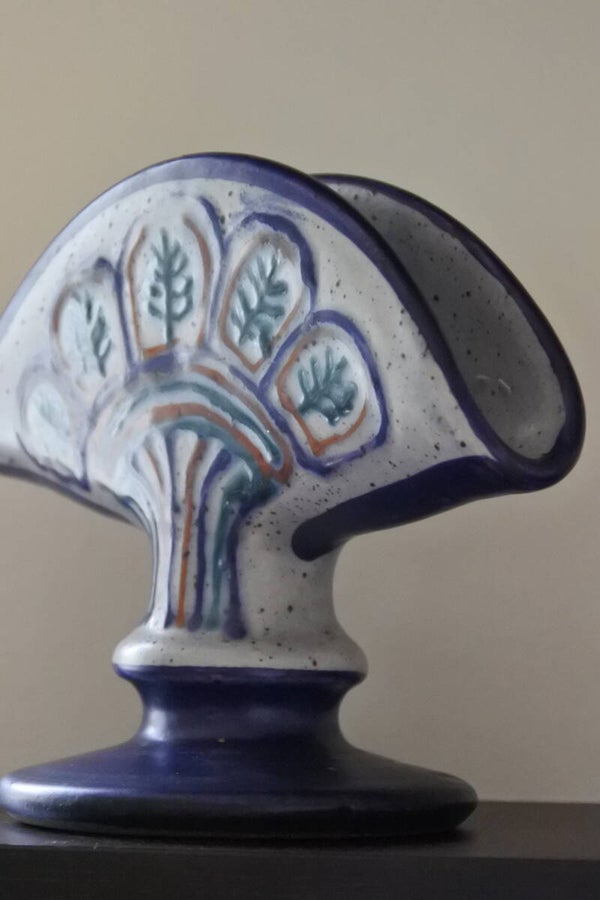 Vintage servettenwaaier van prachtig beschilderd keramiek