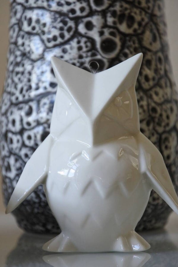 Vintage 'Hallo meneer de uil' hanger van wit porselein
