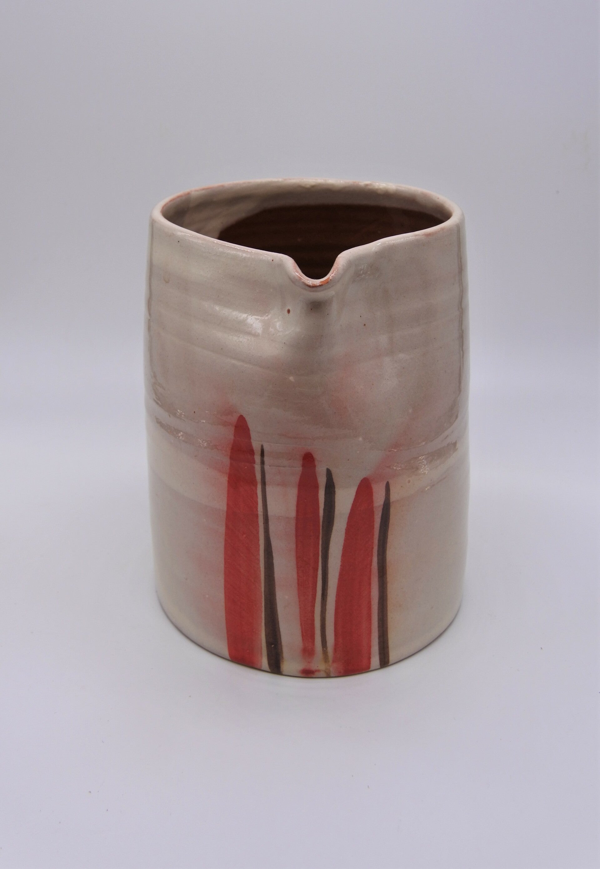 Vintage karaf cremekleurig met rode strepen