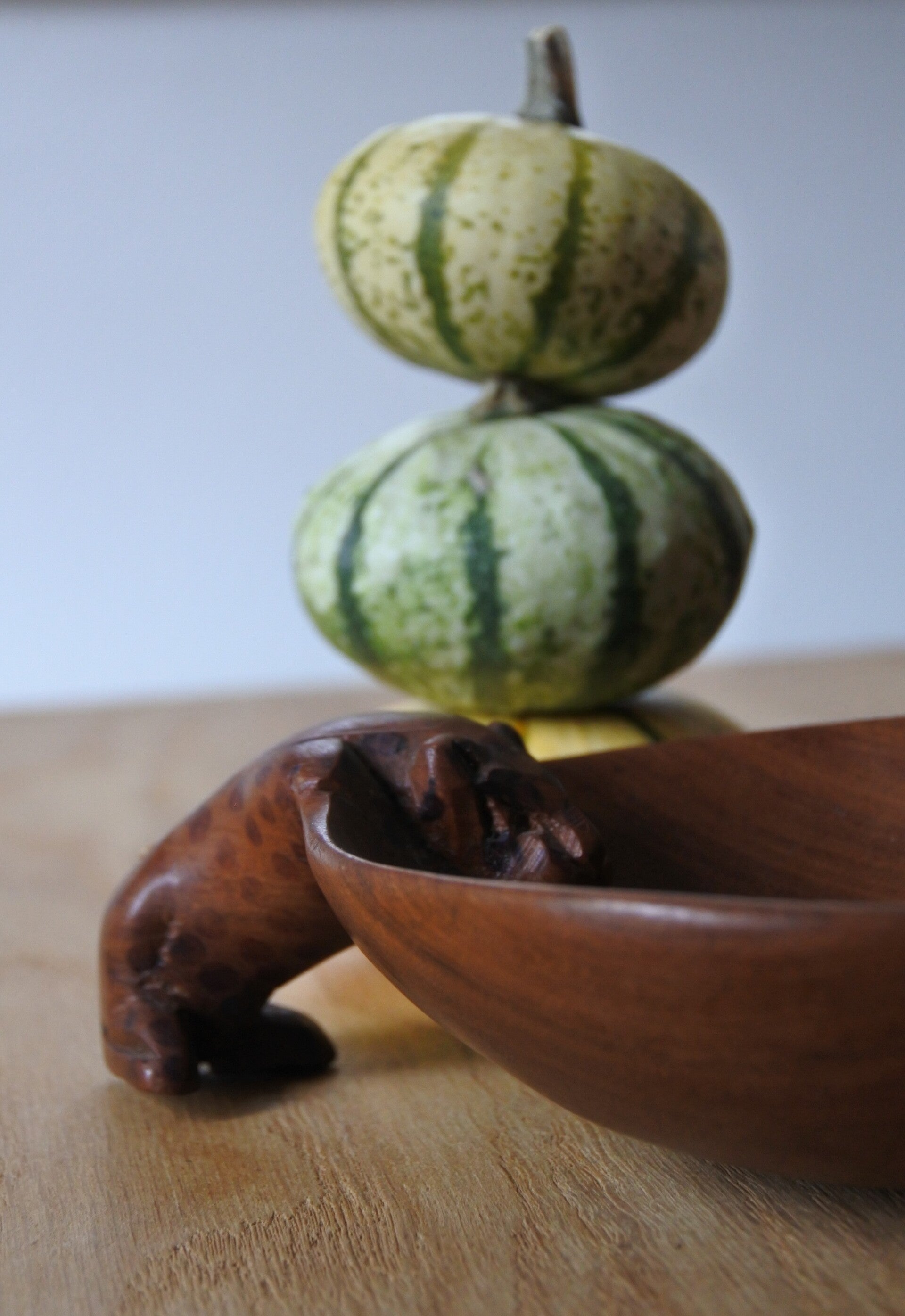 Vintage handbewerkt teakschaaltje panter