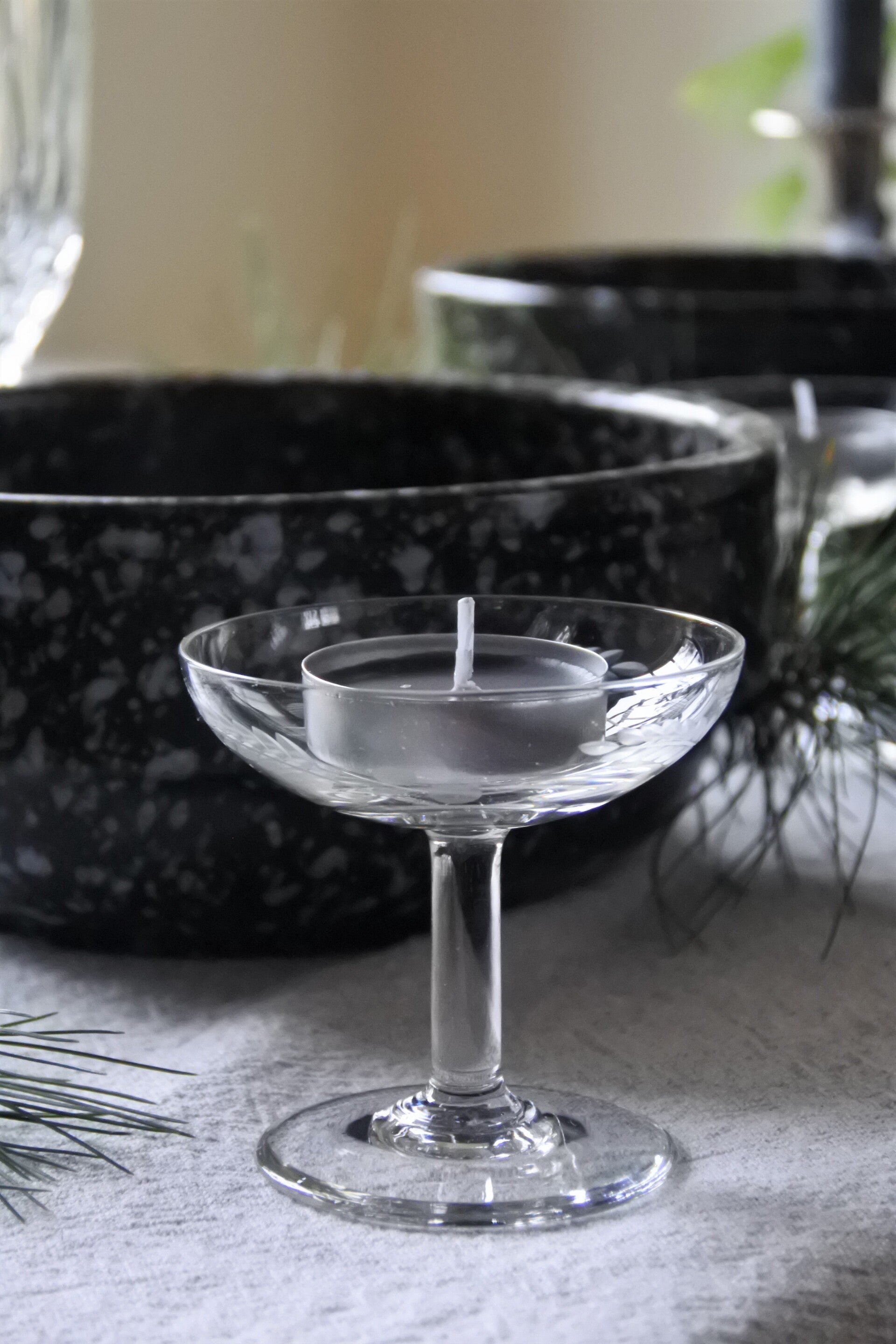 Vintage glazen mini coups op voetje en mooie gravure 2 stuks