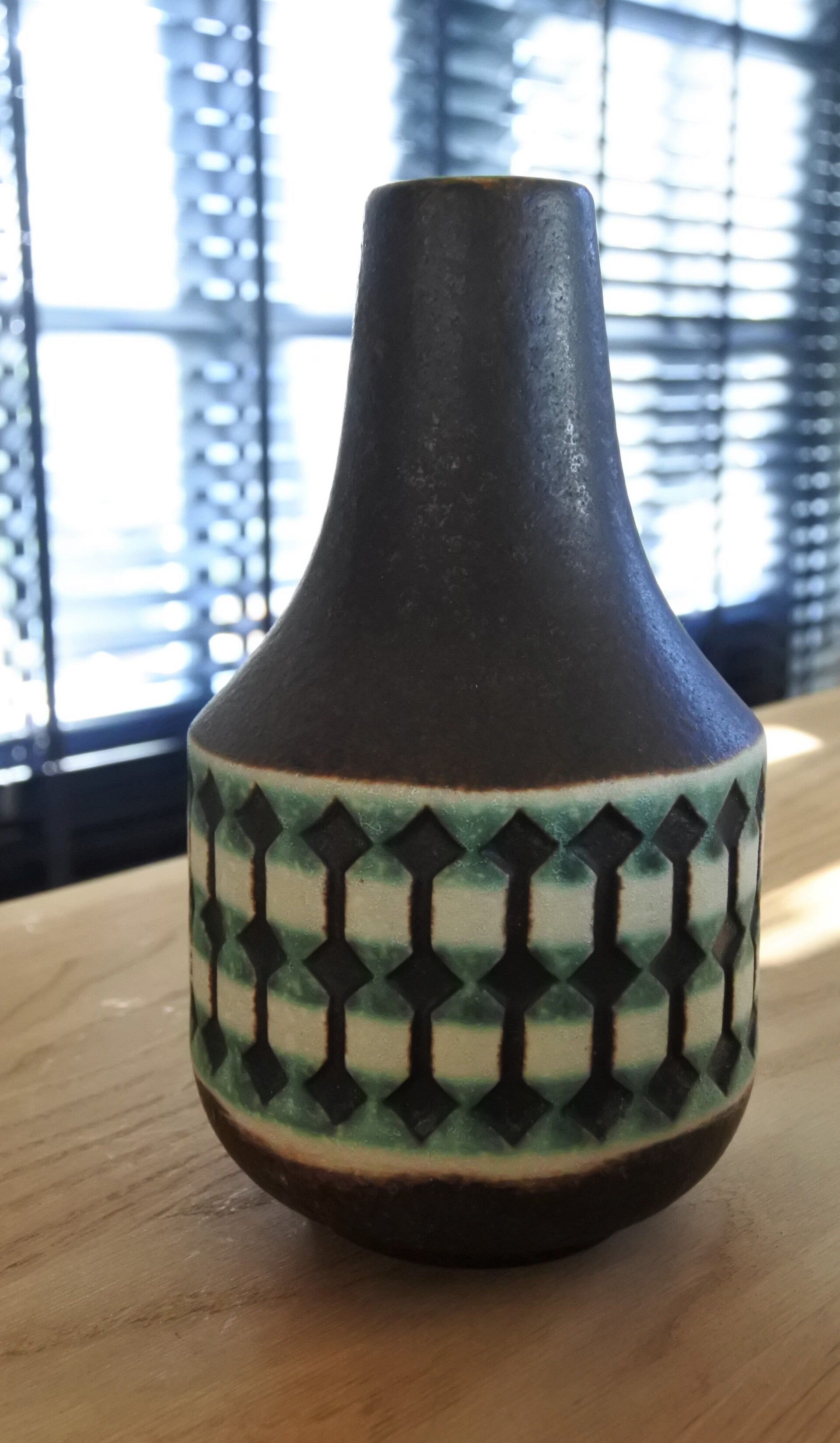 Vintage Jasba vaas bruin met zegel (10080)