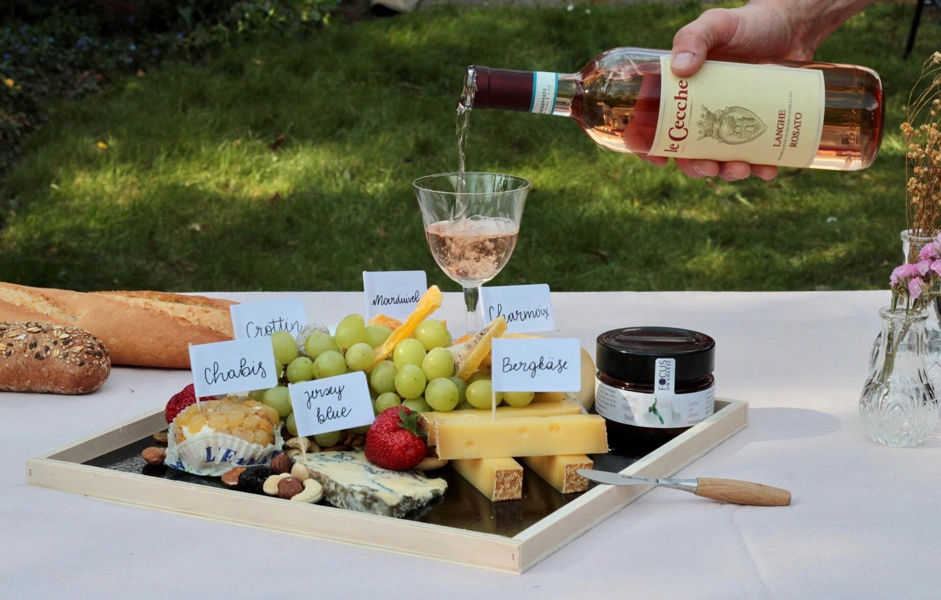 kaasplank met fruit en nootjes