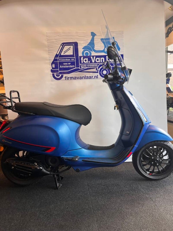 Vespa Sprint Mat Blauw