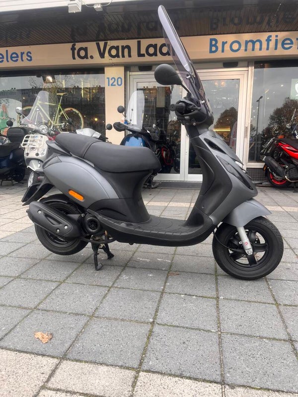 Piaggio Zip Grijs