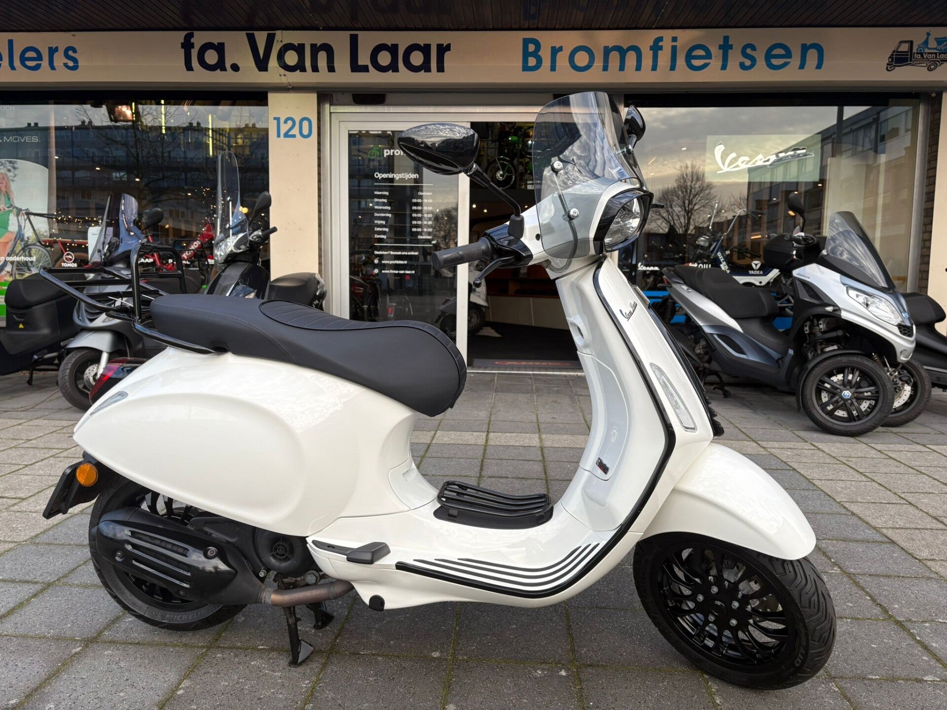 Vespa Sprint Wit 25km