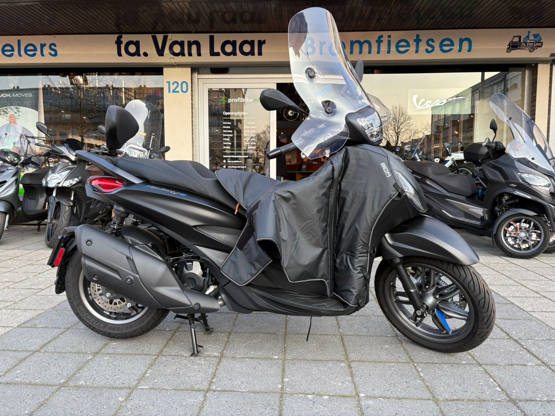 Piaggio Beverly 400 S zwart