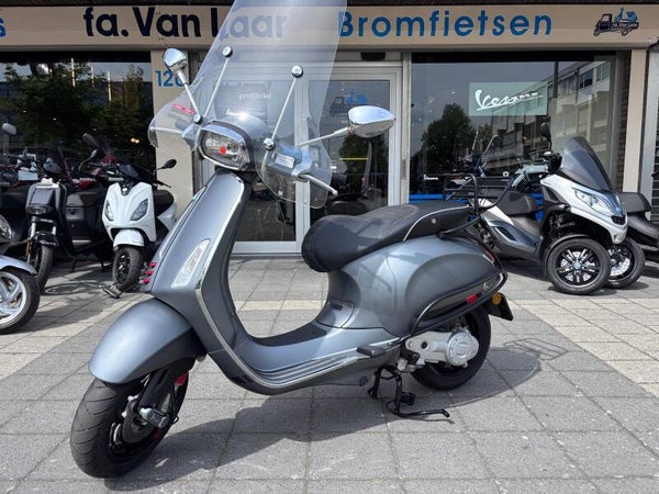 Vespa Sprint Grijs 25km