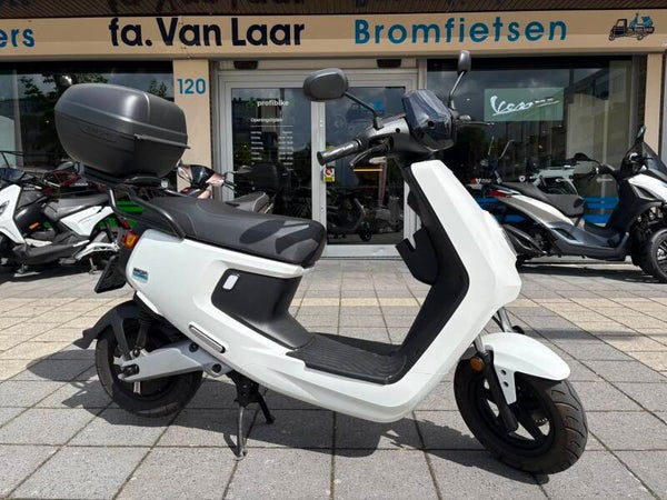 NIU M+ Wit extended range 25KM