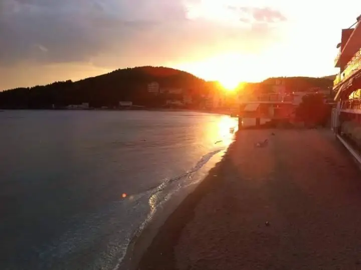 himara-beach-2-standard.webp