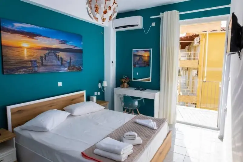 stef-stam-hotel-room-22-2-standard.webp