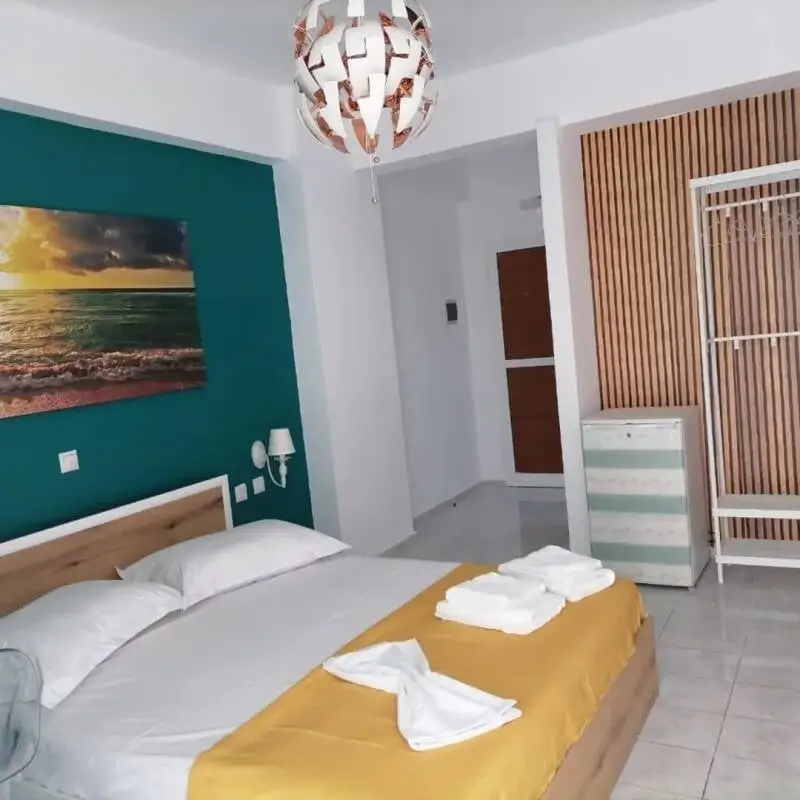stef-stam-nerantzis-room-23-standard.webp