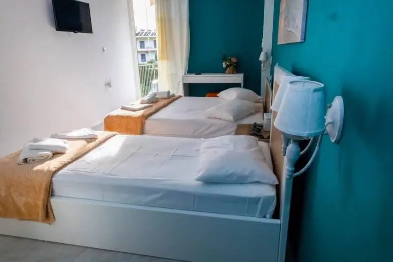 stef-stam-nerantzis-room-25-2-standard.webp