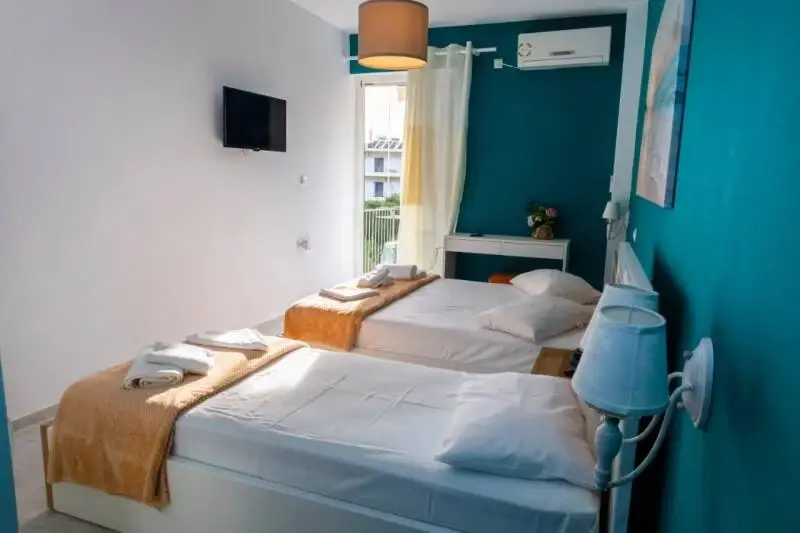 stef-stam-nerantzis-room-25-3-standard.webp