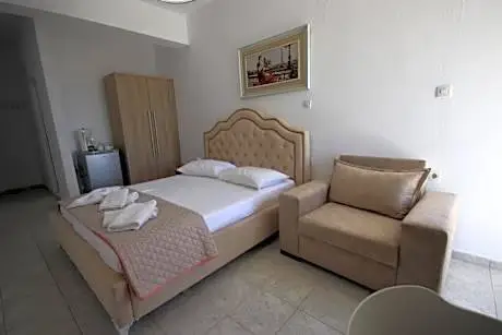 stef-stam-nerantzis-room-35-standard.webp