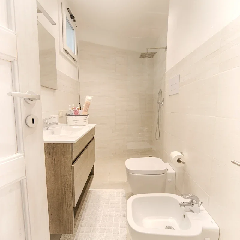 bagno-privato-van-gogh-doccia-walk-in-bidet-lavabo-guesthouse-olbia-standard-q2xzng.webp