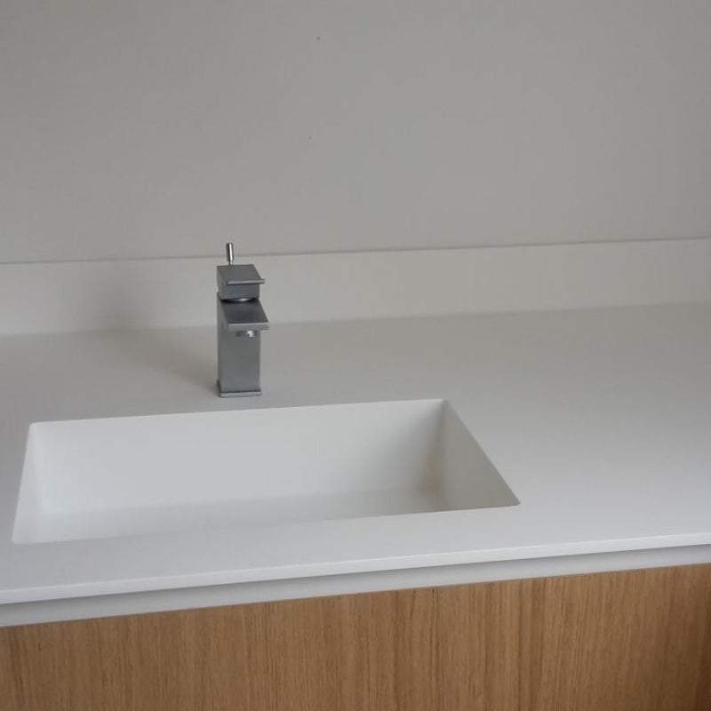 DECA Interieur;Badkamer; wasplaats; op hoogte; wasmachine; droogkast; waskot; wasberging; WC; toilet; hangtoilet; sauna; wellness; wasplaats; badmeubel; badkamermeubel; lavabo; West Vlaanderen; Lichtervelde; regio; Torhout; Roeselare; Badkamer in Corian