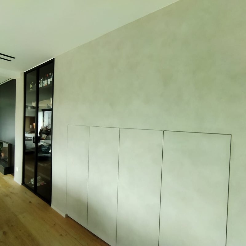 tafel; buiten; groen; staal; ijzer; lak; werk; maat; werk; ovaal; kei; vorm; vormig; kiezel; lounge; DECA; interieur; maatwerk; bib; bibliotheek; berging; opbergen; kast; maatkast; leeshoek; glas; glas; in; lood; loodraam; glasraam; slaapkamer; bank; rail