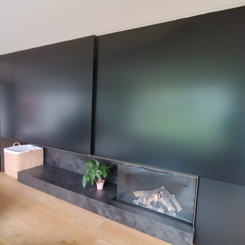 tafel; buiten; groen; staal; ijzer; lak; werk; maat; werk; ovaal; kei; vorm; vormig; kiezel; lounge; DECA; interieur; maatwerk; bib; bibliotheek; berging; opbergen; kast; maatkast; leeshoek; glas; glas; in; lood; loodraam; glasraam; slaapkamer; bank; rail