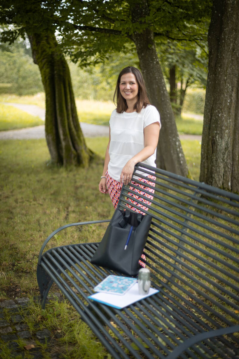 Carolin Froß, ich biete spezialisierte Beratung und EMDR-Therapie in den Bereichen sexuelle Gewalt und Trauma. Weitere Suchbegriffe: sexueller Missbrauch, Depression, Panik, Ängste, Selbstverletzung, Traumapädagogik, Ressourcenarbeit.