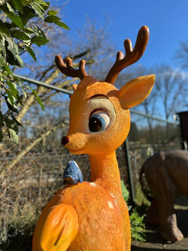 Bambi hertje met vogeltje (140cm hoog)