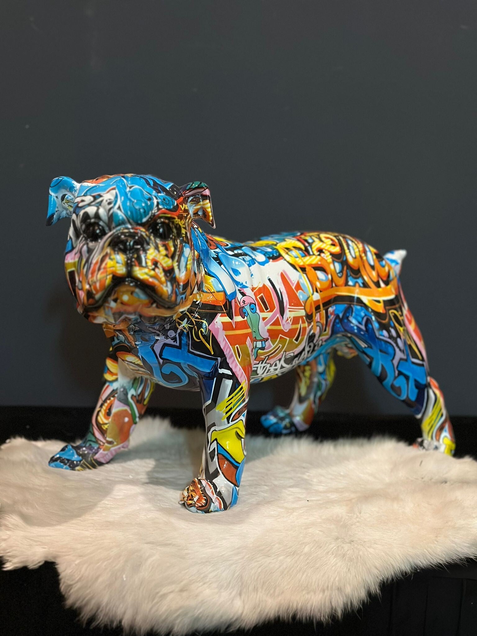 Engelse Bulldog in graffiti kleuren