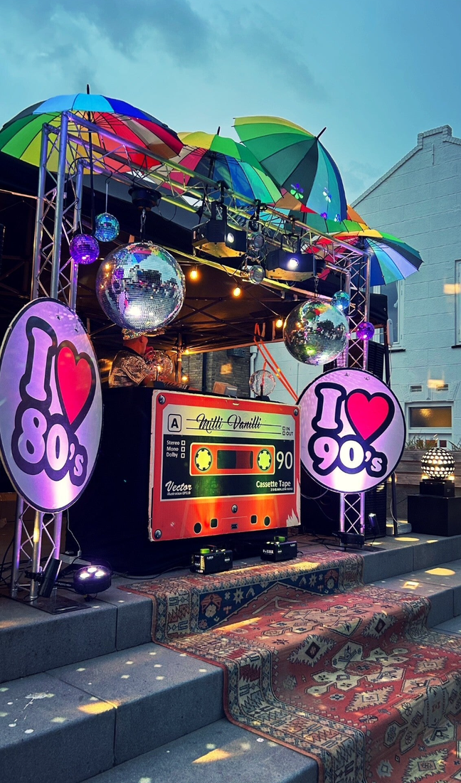 Contact met onze dj disco show