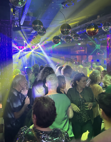 Foute party boeken met dj's voor de beste prijs