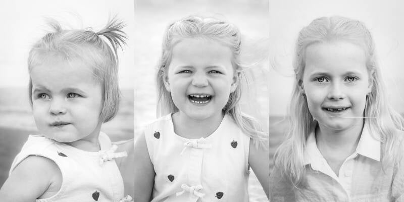 Parents with their children during a family photoshoot in Málaga, Costa del Sol.