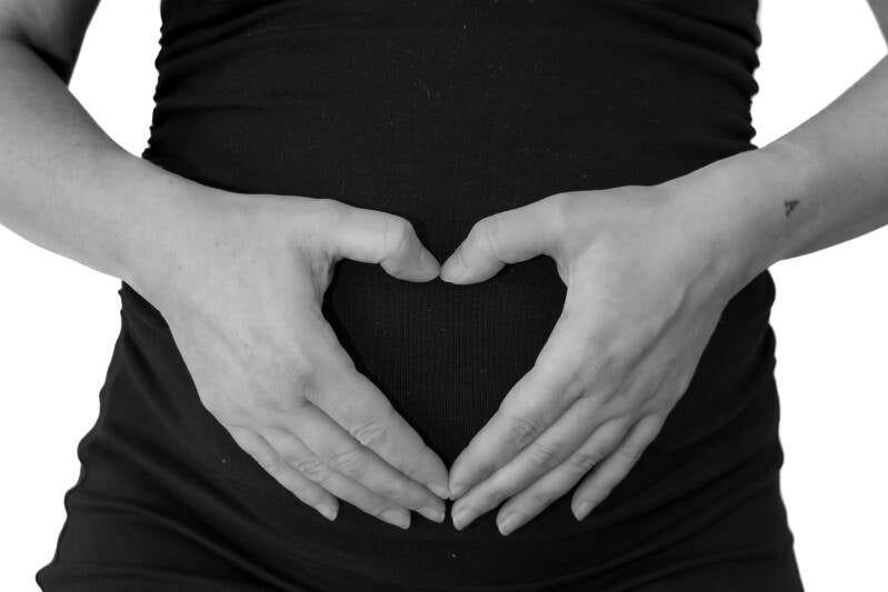 pregnancy-shoot-photographer-gerlanda-brandingshoot-malaga-alhaurin-de-la-torre-studio-6378-standard-uvm55v.jpg