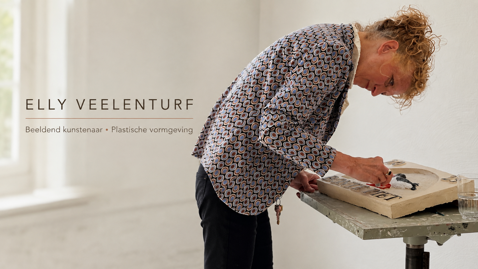 Elly Veelenturf aan het werk